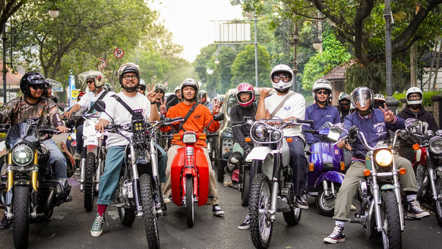 The Deus Kumpul-Kumpul rides in to Bandung