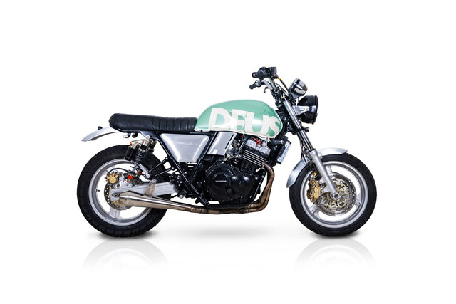 Viridis Viator. A 1998 Honda CB400 Super Four