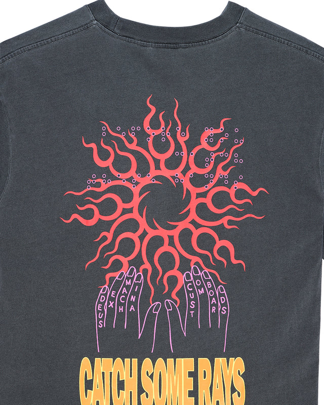 CATCHIN RAYS TEE - ANTHRACITE
