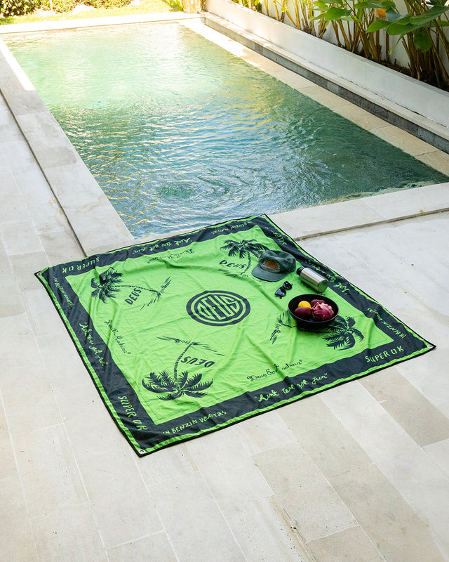 DEUS PICNIC BLANKET